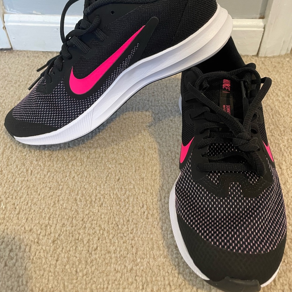 NEW Nike Downshifter 9 (GS) Girls 5Y Sneakers
